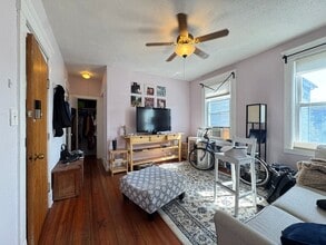 Building Photo - Bright 1BR in East Rock | Gas & Hot Water Included | Steps from Yale & Trails