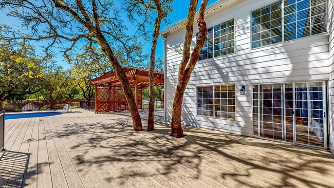 Building Photo - Large Custom Bennett Valley Home with Pool