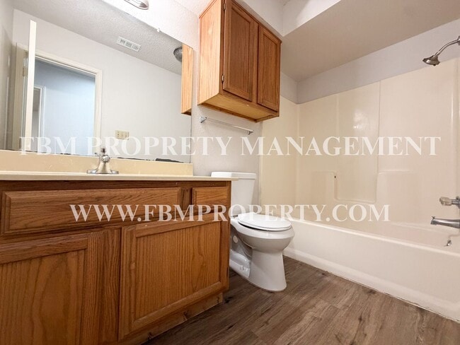 Building Photo - 221 Highland Ave