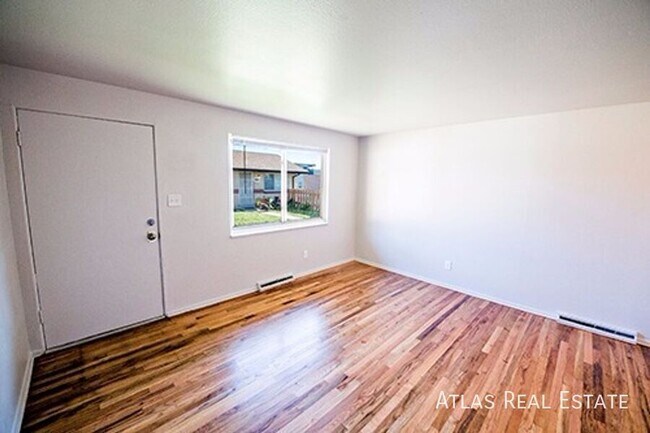 Building Photo - 1665 Fenton St