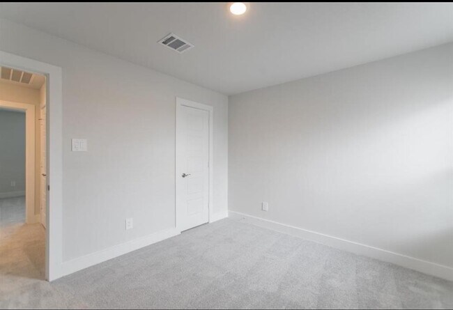 Building Photo - 10526 Preserve Wy