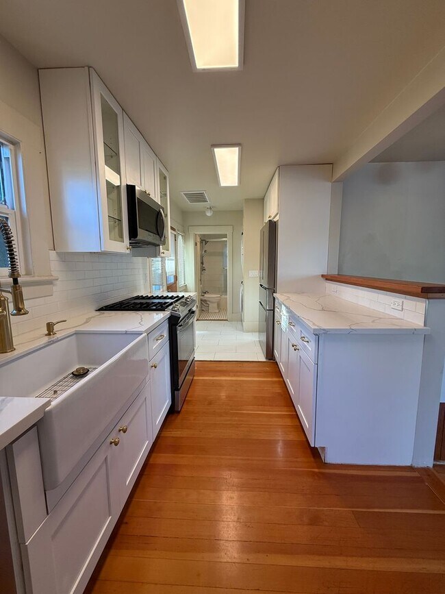 Building Photo - 323 Mountian View Ave