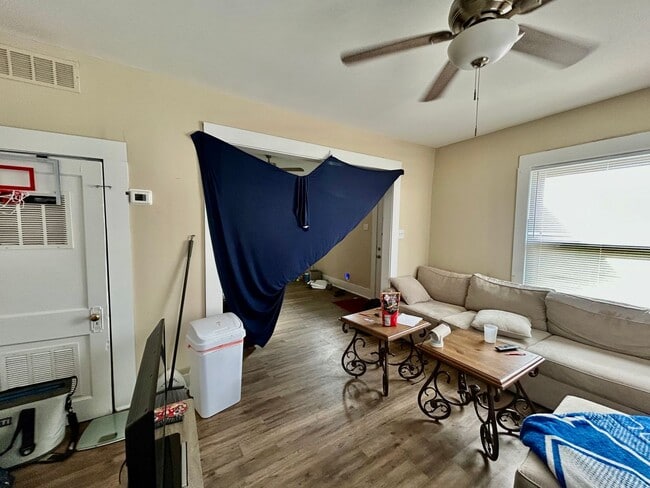 Building Photo - **PRE-LEASING FOR 2026–2027 SCHOOL YEAR!**