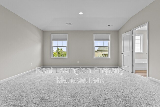 Building Photo - 220 Little Leaf Dr