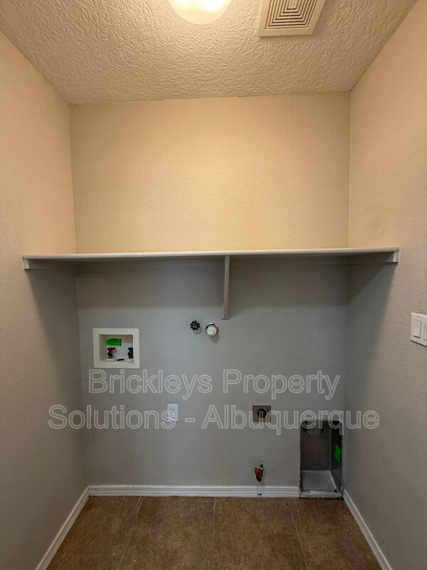 Building Photo - 8035 Sierra Altos Pl NW