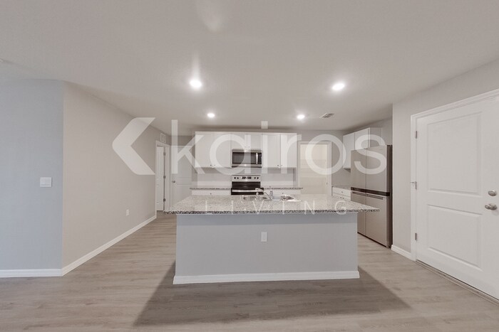 Building Photo - 8515 SW 43rd Ter