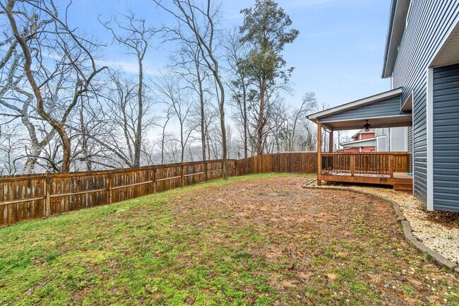 Building Photo - Pet Friendly Three Bedroom with Bonus!