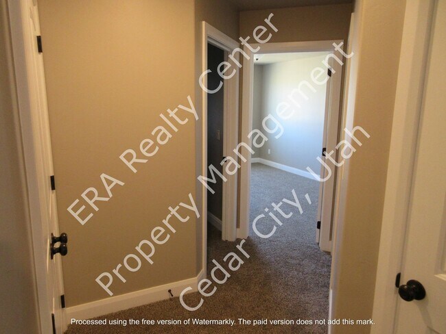 Building Photo - **Move-In Bonus!!! 3 bedroom, 2.5 bath - Newer town home living in the heart of Cedar City!