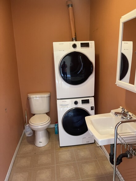 1/2 bath and new washer and dryer on floor with two bedrooms - 89 S 15th St