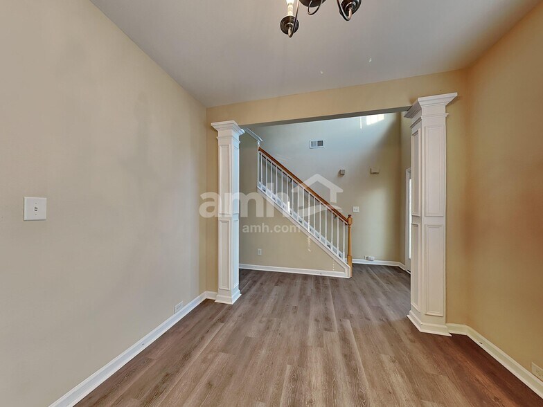 Building Photo - 802 Celtic Crossing Dr