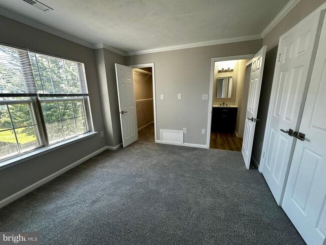 Building Photo - 404 Cabin Ct
