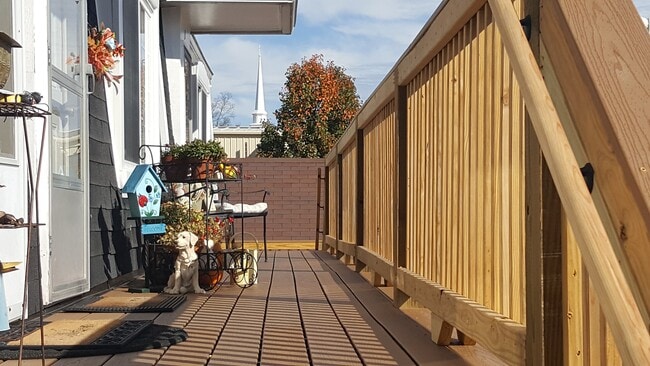 Deck - 10524 Watterson Trail