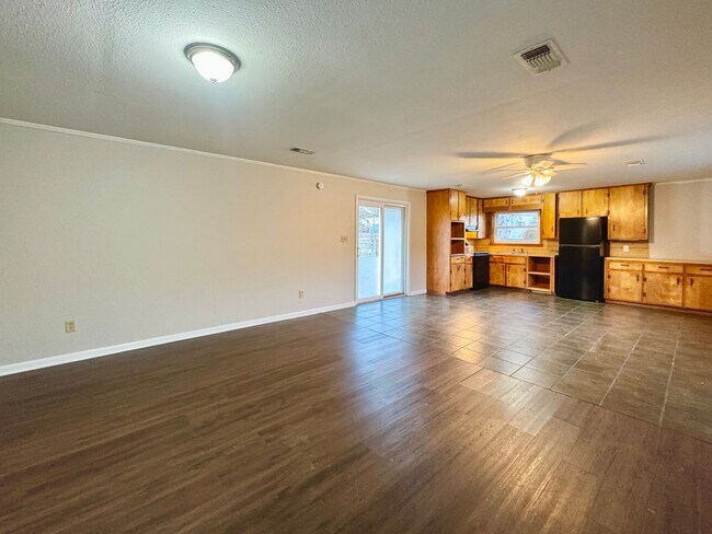 Building Photo - 2 Bedroom/ 1 Bath Home Between Cave City and Batesville!