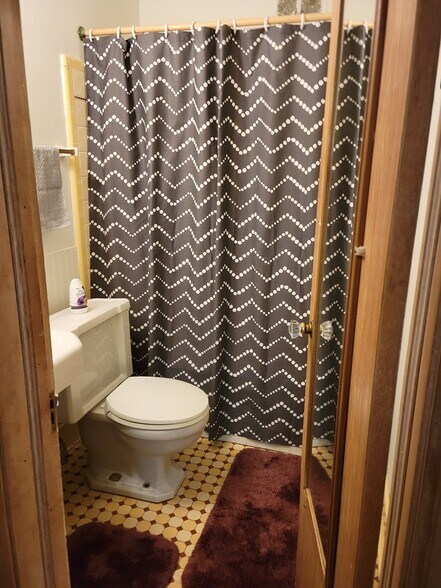Bathroom - 1339 2nd Ave SE