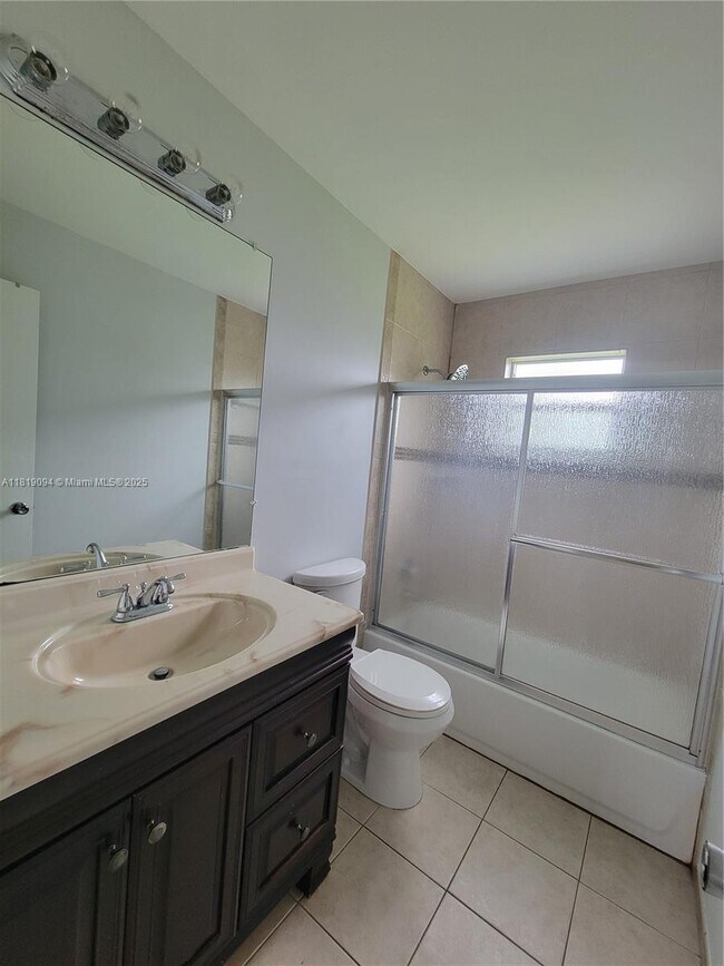 Building Photo - 1814 Oakmount Dr