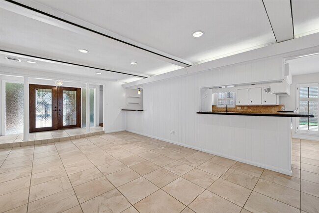 Building Photo - 6222 Creekbend Dr
