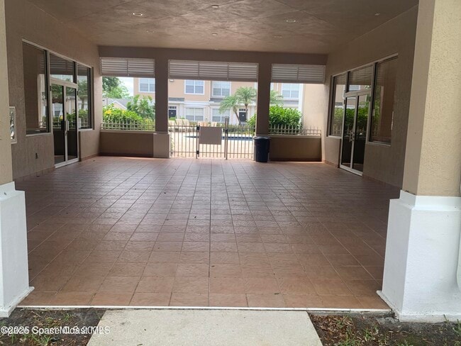 Building Photo - 100 Colibri Way