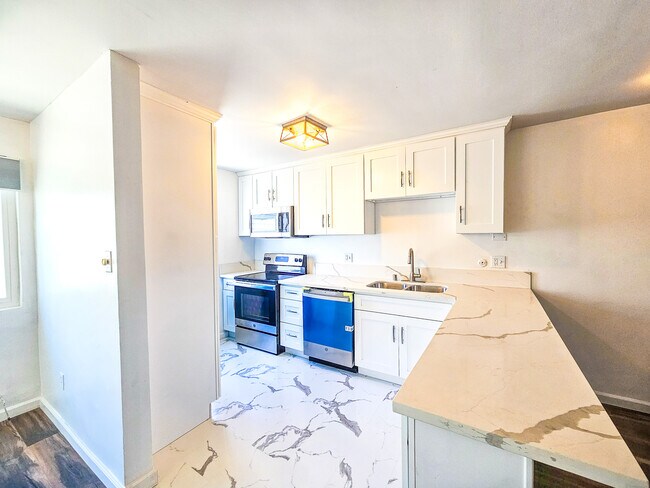 Building Photo - 418 S Palm Dr