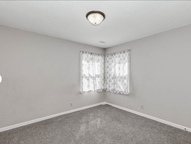 Building Photo - Adorable 3 bed, 1 bath!