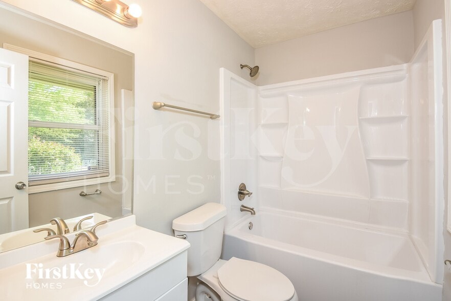 Building Photo - 4800 Victoria Ln