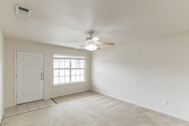Building Photo - 319 Cedar Ridge Dr