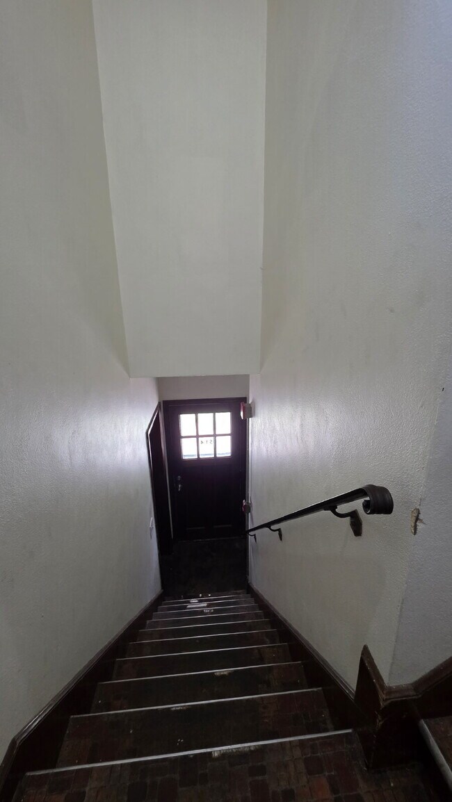 Building Photo - Cozy 2 Bed, 1 Bath Apartment in Appleton, ...