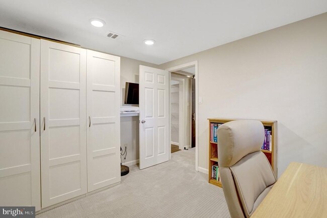 Building Photo - 6510 Carriage Dr