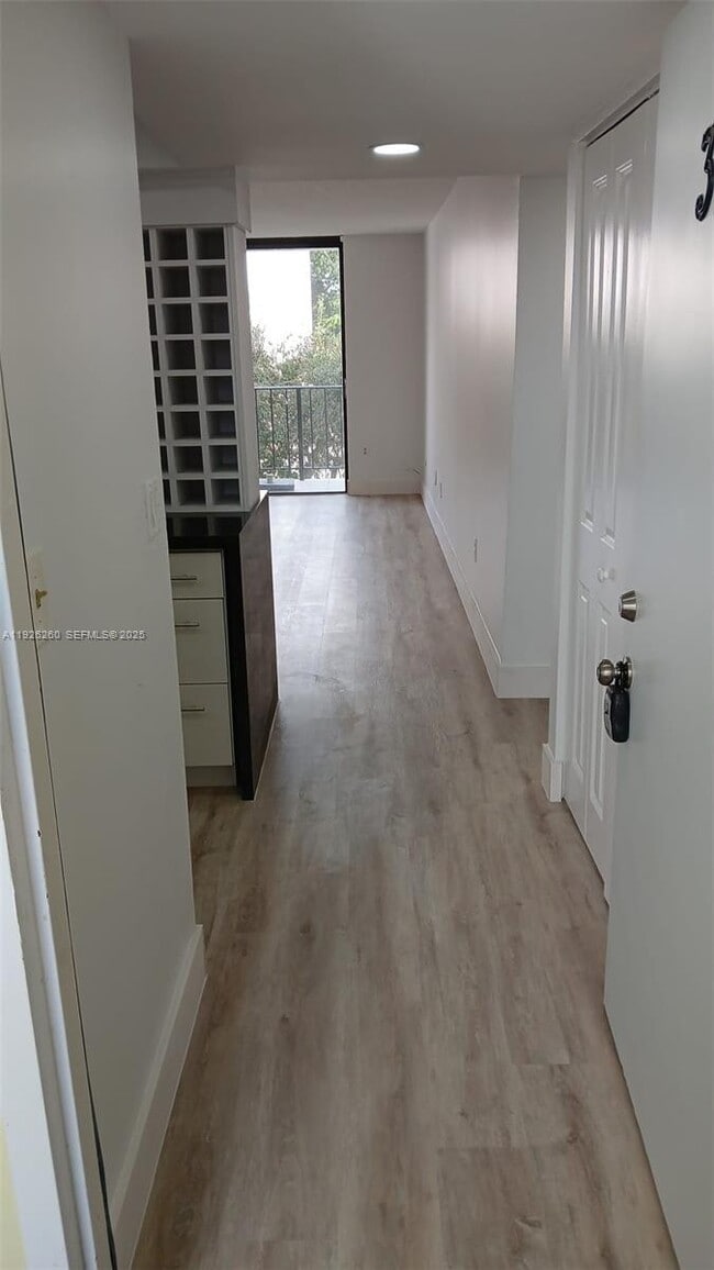 Building Photo - 9682 Fontainebleau Blvd