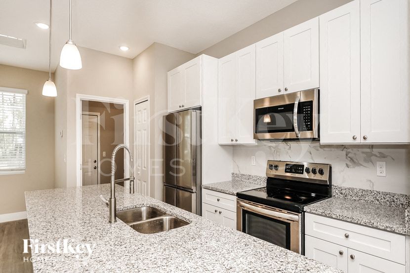 Building Photo - 674 Tobias St