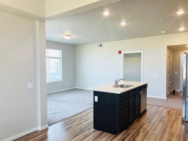 Building Photo - 2 bedroom, 1 bath condo located in Northwest Loveland, CO