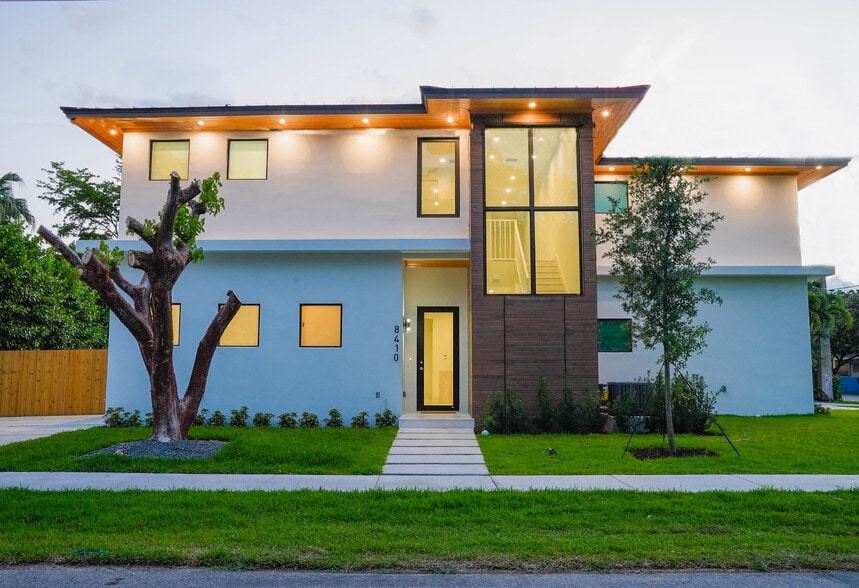 Building Photo - 8410 SW 65th Ave