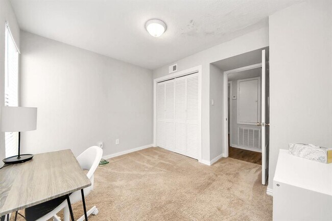 Building Photo - 5711 Sugar Hill Dr