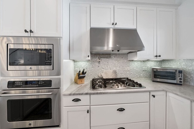 Building Photo - 49 Pleasant St