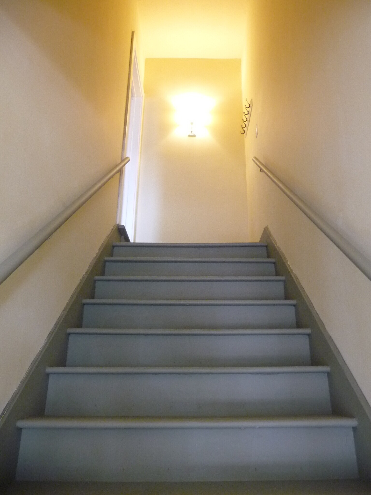 Building Photo - 435 1/2 N Sierra Bonita Ave