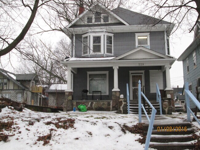 Primary Photo - 229 N Washington Ave