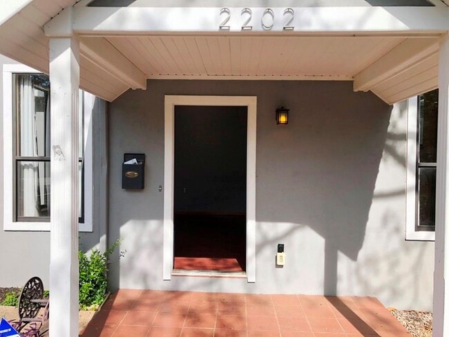 Building Photo - 2202 East Side Dr