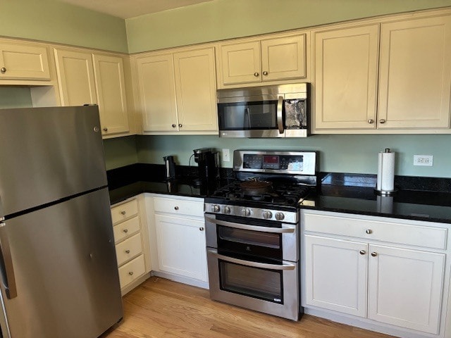 Building Photo - 108 Chicago Ave