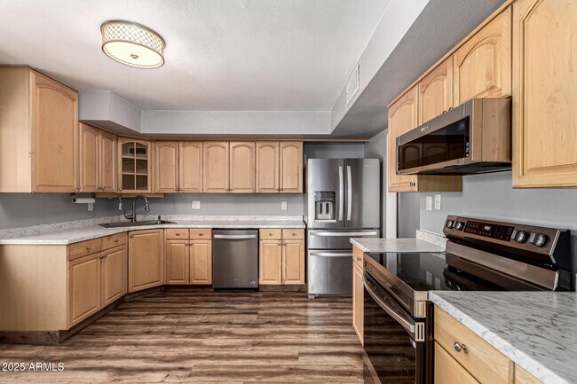 Building Photo - 8307 E Buena Terra Way