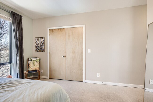 Building Photo - Breathtaking 2 bed, 3 bath Curtis Park Tow...