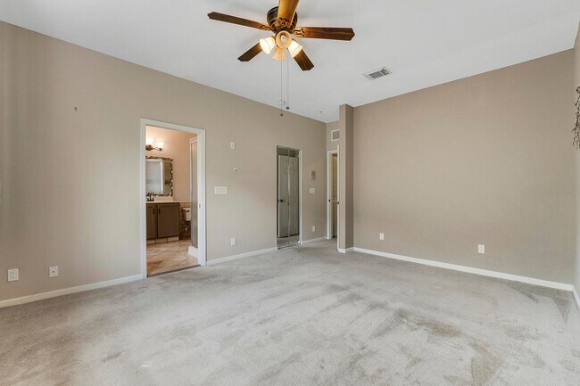 Building Photo - 3172 N Greenleaf Cir