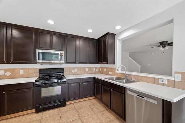 Building Photo - 31722 Royal Woods Ct