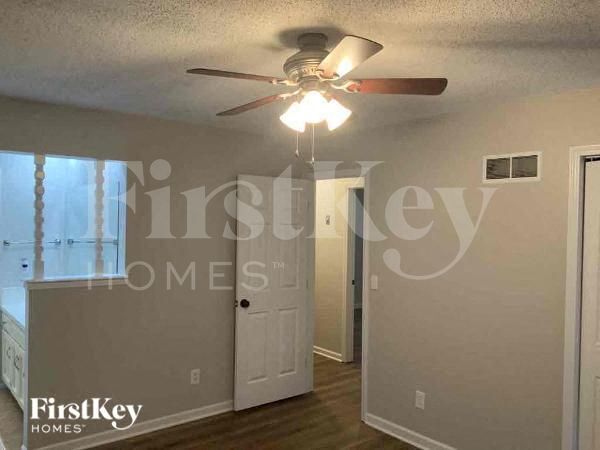 Building Photo - 13900 S Raintree Dr