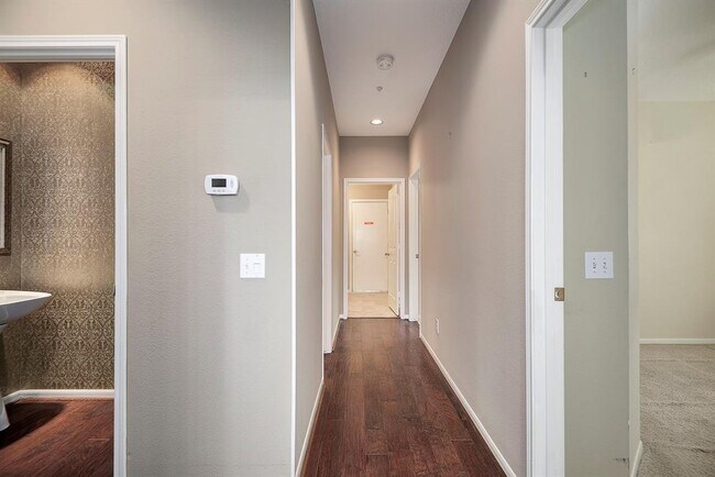 Building Photo - 51 N Cochrans Green Cir