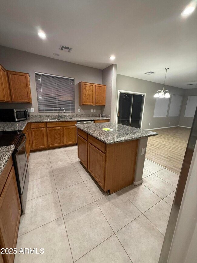 Building Photo - 2014 S Falcon Dr