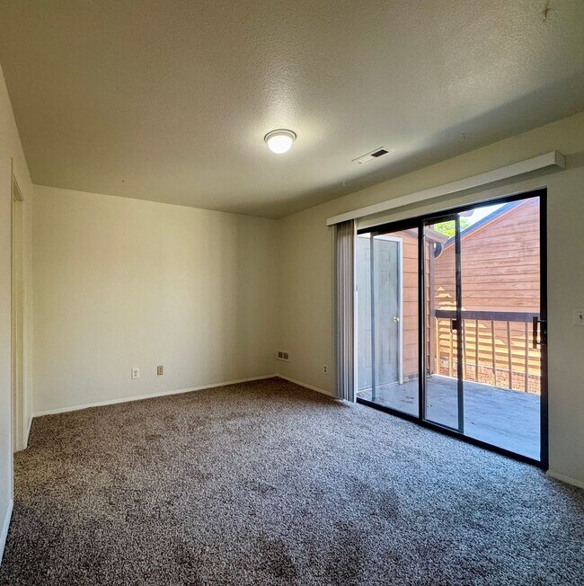 Building Photo - Spacious 2 Bed 2 Bath Condo in Aurora! Across from Community Pool!!