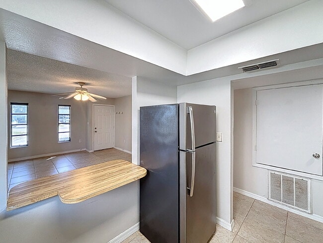 Building Photo - 10597 101st Ave