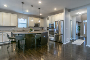 Building Photo - 367 Bloomfield Cir E