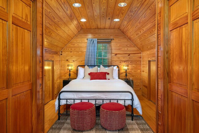 Building Photo - 2224 Brevard Rd