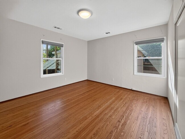 Building Photo - 3240 Hudson Ave