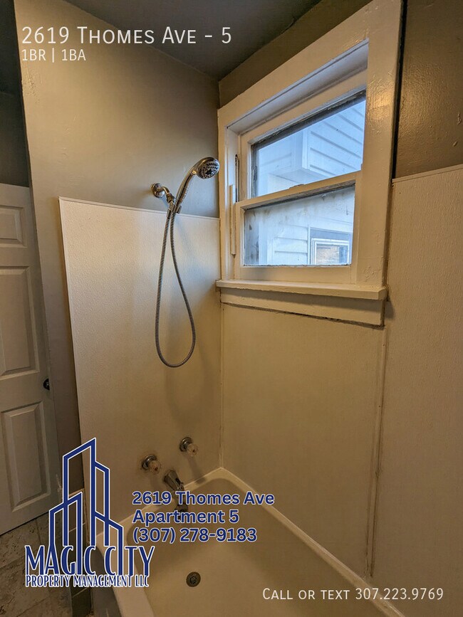 Building Photo - 2619 Thomes Ave